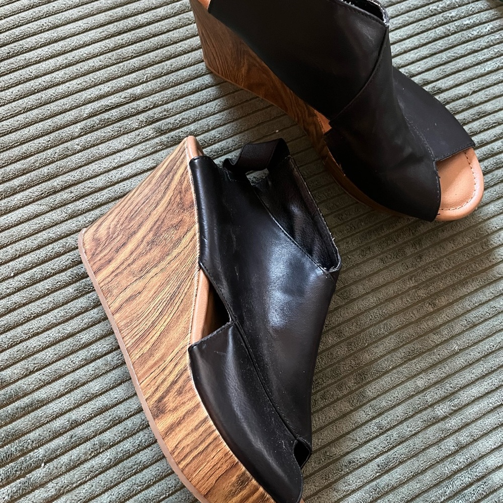 Stylish Black Wedge Sandals